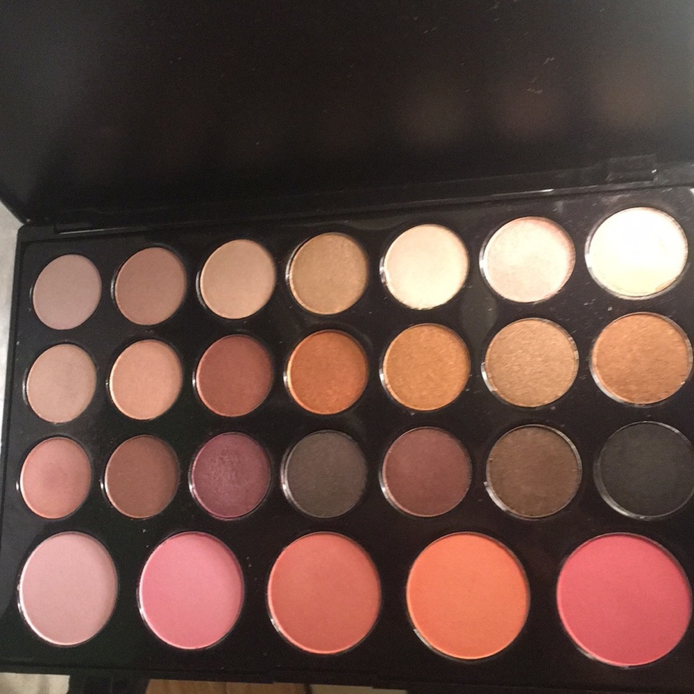 Eyeshadow plus blush palette